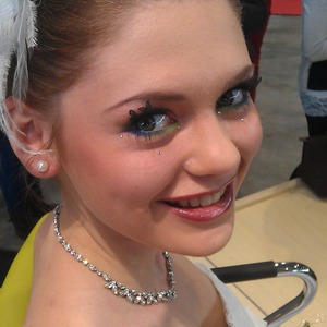 Look at that winning smile :) I just love the paperlashes and was so happy with how this bridal look turned out, 