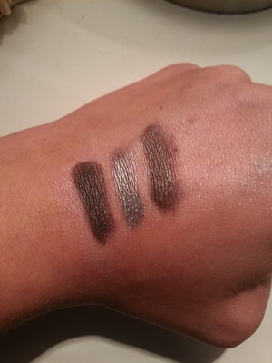 younique pigments in left to right
risque matte
feisty shimmer
infatuated matte