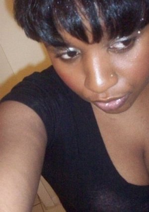 This was another newbie look I tried out in 09... I can't remember the blush or the lip glass