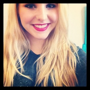 I love red lipstick! 