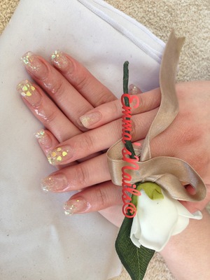 Pretty nails for a beautiful bride 
