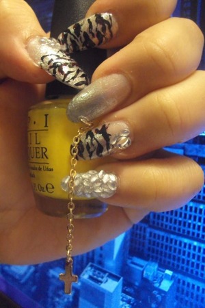 Inspired by zebra prints but jazzed it up with rhinestones and a nails jewelry. 