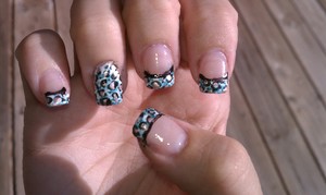 GOLD AND BLUE LEOPARD PRINT NAILS