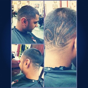 Used my wahl for the fade a t-blade to outline and for the design 😊