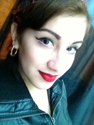 There's just something about red lips and leather that looks delicious to the eye ;)