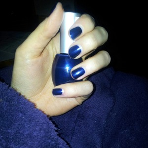 Navy nails, a nice change! 