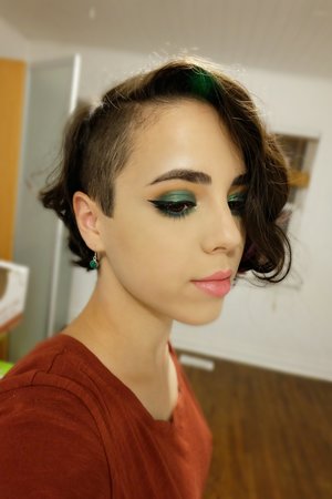 I realized I never do any looks with greens so in hopes of doing something different from usual I created this look!
Sorry about the background mess, I was moving!
