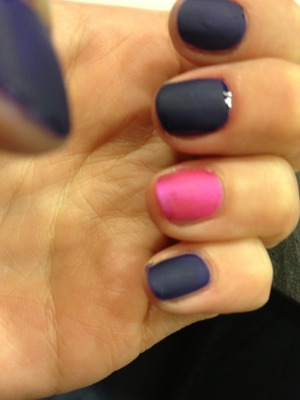 I used the dark blue-purple-ish and pink nail polish from the new collection and a finish coat for the matt/dry icy look