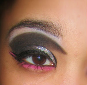 I love this! I think m really progressing in my makeup skills. im just a 16 year old beginer. my eyebrows are terrible riht now though...