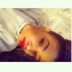 Classic winged liner and red lips 😘