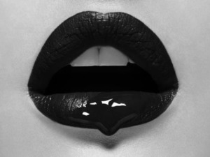  Black lipstick and them on top black lipgloss 💋