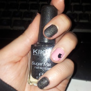 Sugar mat Black from Kiko and Bourgeois Easy Nail Art with nail "peach and love" bourgeois.