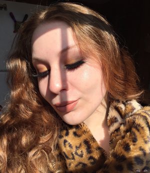 Hey, love bunnies! Here is the makeup look you cuties wanted to know more about from my Snapchat story hours ago. Hope you all enjoyyy!
http://theyeballqueen.blogspot.com/2017/04/golden-smoke-makeup-look.html