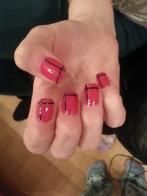 I done my sister's nails with a subtle design, here's how they turned out! :)