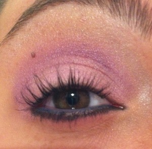 A beautiful pink and purple eyeshadow look!