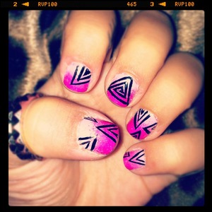 light pink to hot pink ombre nailz with triangles !