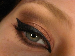 This is a very soft and elegant look, I think everyone will enjoy!

http://themakeupbloggers.blogspot.com/2012/11/soft-and-gorgeous.html