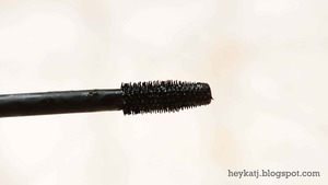 Super huge brush that really grabs on to your lashes!
