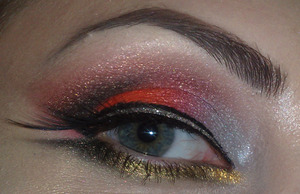 1"Christmas Glamour", tutorial on my blog: http://www.staceymakeup.com/2011/12/tutorial-christmas-glamour.html