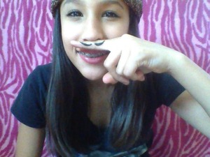 i had nothing to do todays so i was takin random pics of me.
P.S the mustash is just eyeliner!!!
