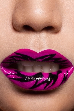 colorful lips, glossy lips, fuchsia lips with black design