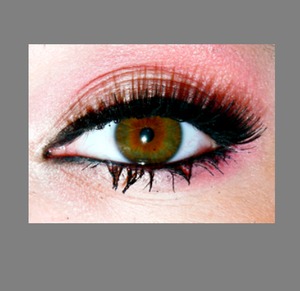 Pink eyeshadow or lack of =/ 
I used Kiss number 5 lashes