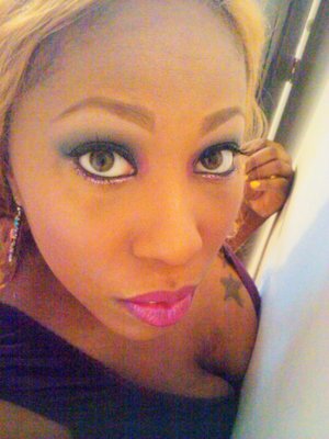 Day smoke, with pink in the inner corner of eye, Silver glitter underneath, black liner in water line. Fuchsia pink lip  