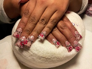 Did this design on my own hands loved these nails 