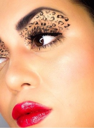 Just a close up look of the leopard print look. 