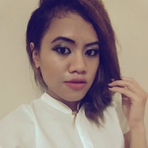 Trying smokey eyes plus red lipstick.. 
Black eyebrow pencil.. 