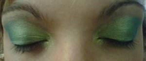 A look using mostly greens, but I used a liiiiittle blue on the very outer corner.