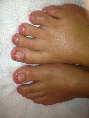 Beauty school - pedicures - pink and gold French polish 

Ft Lauren.R & Liliana babeesssssss <3 