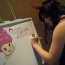 Jazziebabycakes signing our Beautylish board!