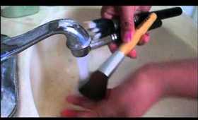 How to: Deep Clean your Make-up brushes!