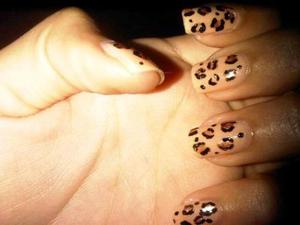 Leopard print nails :D