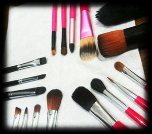 Weekend = cleaning my brushes ^-^