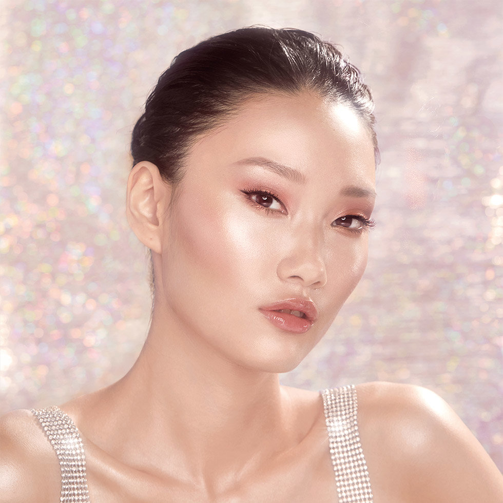 Charlotte Tilbury Glowgasm Model