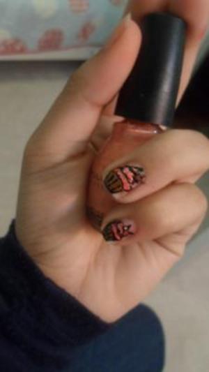 Cupcake nails! Omnomnom. :)