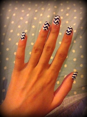 Black and white nails can go with any colour outfit! 