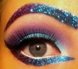 Glitter eye look! Love it!!💜