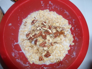 Old fashioned oats, maple syrup, honey, and raw pecans....yummyy oh and almond milk!