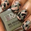 Camouflage nail art