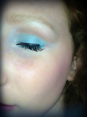 Beautiful mermaid blue with a shimmer of brown dessert/desi makeup  