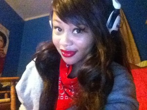 Simple top eyeliner & classic red lips! 