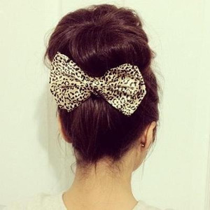 Hey girls! I just did a Donut bun tutorial so if you want a bun like this one in the picture check it out :) 
https://www.youtube.com/watch?v=55TMWbeDEzc
comment & subscribe :)
(Not my picture) 