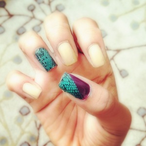 Check out my YouTube channel to see how I  got this nail look!

www.youtube.com/hellonalah
