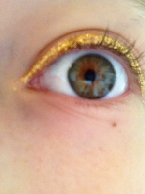 I love my new gold crystal liner from NYX! It's very inexpensive and worth it!