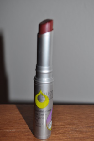 the color of fig Juice Beauty lip condition 