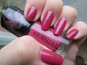 A new polish from the Hollywood’s Fabulous 40ties collection by Catrice.