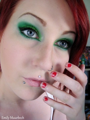Green eyeshadow using 120 palette